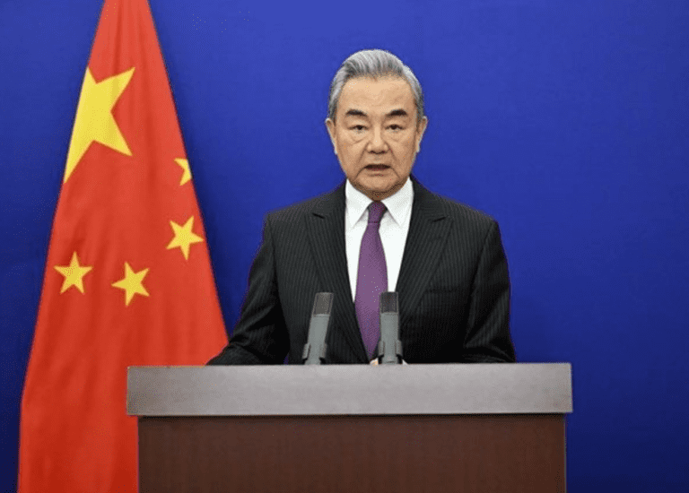 China respalda a Irán y llama al Golfo a cerrar filas ante la injerencia externa