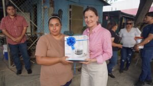 Ninfa Cantú recorre Palmares y fortalece el diálogo con las familias de Nuevo Laredo