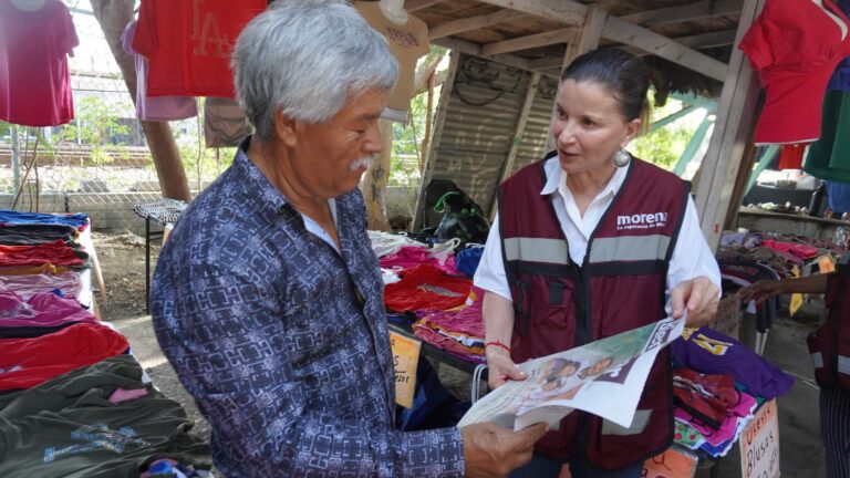 Ninfa Cantú lleva programas de Fondo Tamaulipas a comerciantes de la Pulga de los Rieles
